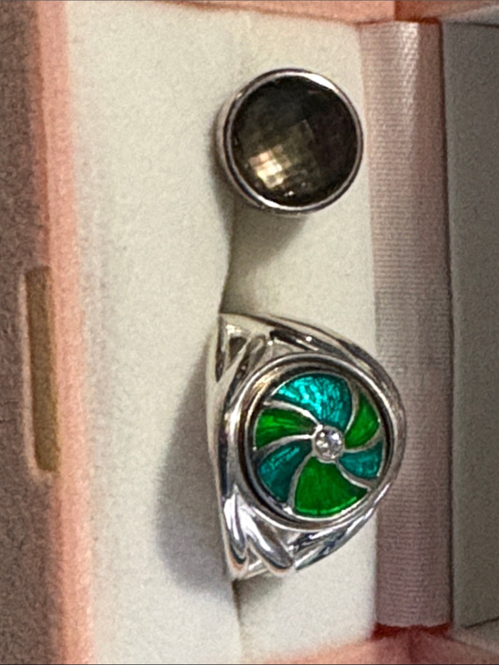 Kameleon co Sterling Silver Green Enamel Pop and extra pop size 8.  3A